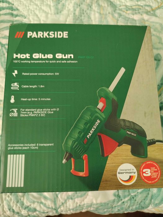 Пистолет за горещо лепене Parkside PNKP 105 C2 + ПОДАРЪК 40 бр. силиконови стикове