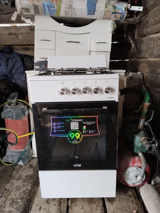 Газ плита новыи .