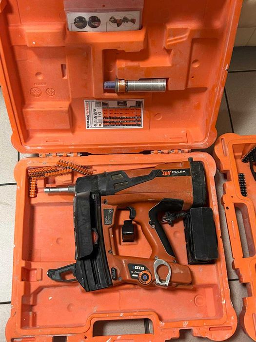 Такер за директен монтаж Spit 800p Pulsa Бетон и метал