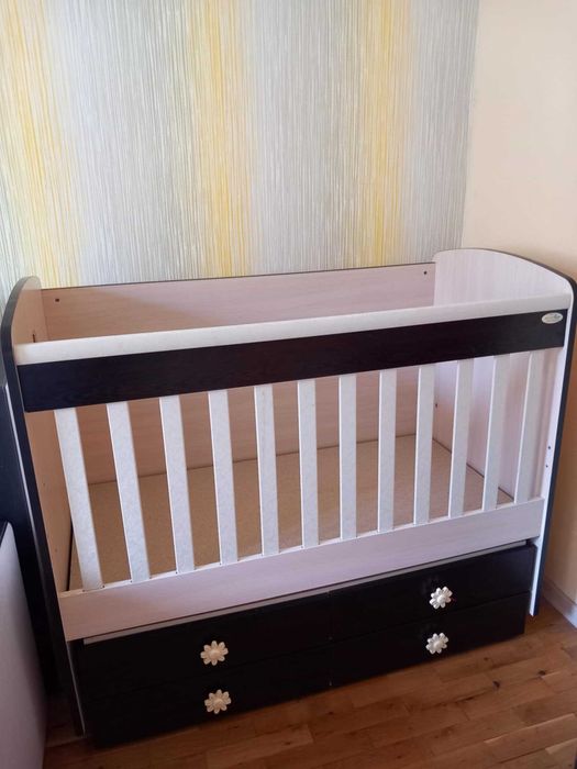 Дървена Бебешка кошара