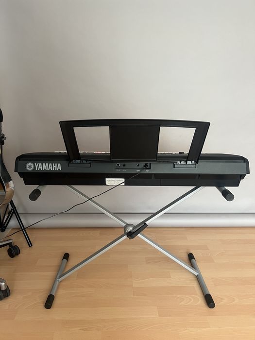 Orga Yamaha PSR-E423 + stativ BSX + cutie – complet funcțională