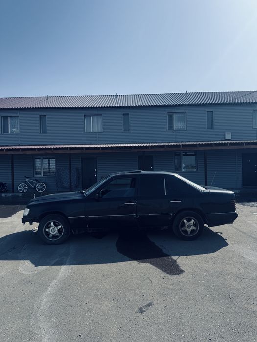 продаю мерс 124