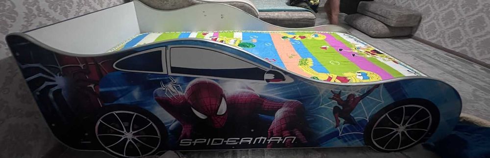 продам десткую кровать с матрасом