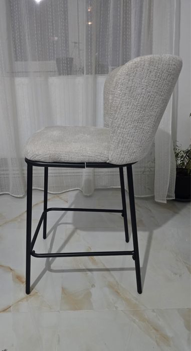 Scaun bar noi
