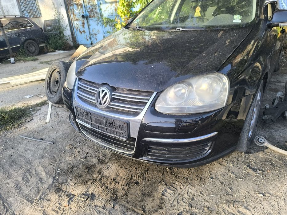 Bara fata completa cu grila și spălătoare faruri Vw  Jetta 3