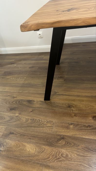 Стол обеденный, кухонный.