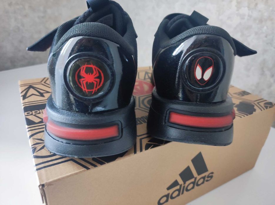 Новые кроссовки Adidas Spiderman