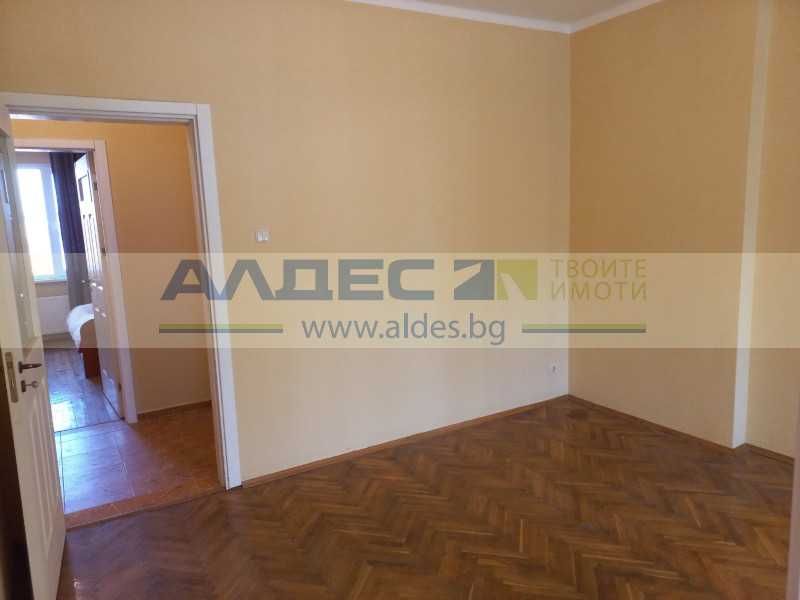 Продава се Тристаен апартамент в София, Център - 82 кв.м за 3598 €/кв.м - Снимка #4