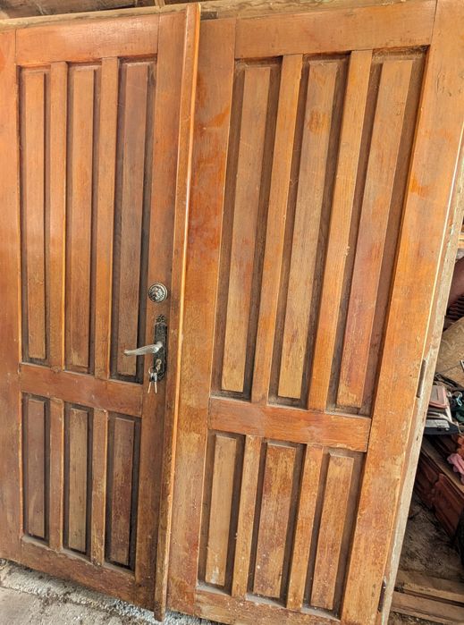 Ușa din lemn de stejar