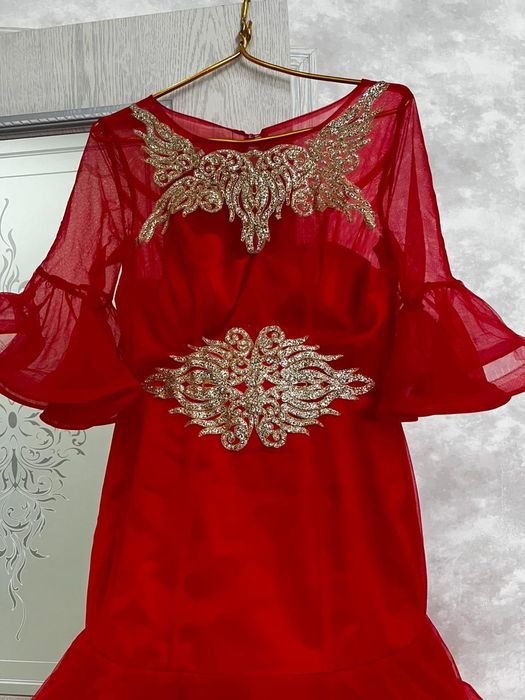 Платья праздничный