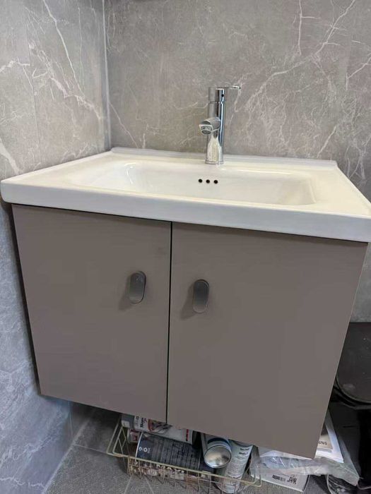 Шкаф за баня с огледало и лед осветление изработено от алуминий