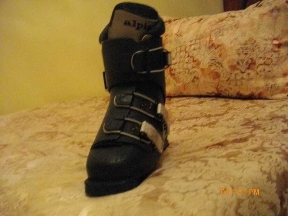 Продавам два чифта  скиорски обувки мъжки и дамски