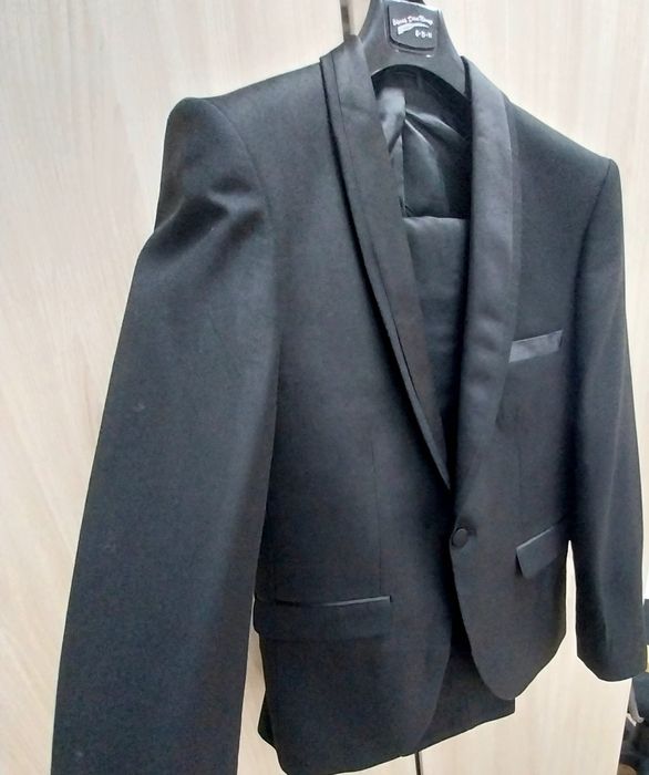 Продам костюм смокинг