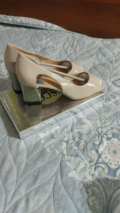 Босоножки новые.