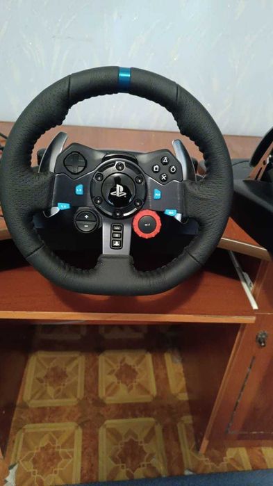 Продаю игровой руль Logitech G29