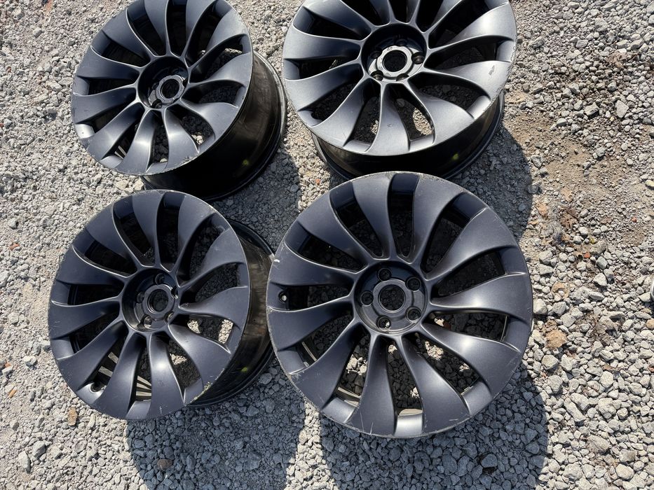 Джанти Tesla Model 3