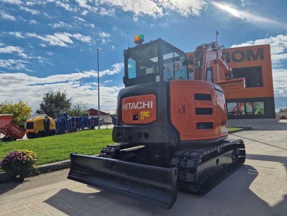 Hitachi ZX65-6, 2023, 1.208h, Masa operationoala 6,5t, lamaAd sapare 5m, CUPLA RAPIDA HIDRAULICA +3 CUPE NOI, senile cauciuc PAD 90% ok, Inst picon, Aer conditionat, Sistem antifurt, Ridica 3t, posibilitate leasing 4 ani, STARE CA NOU-PROMOTIE 55.900 EUR+