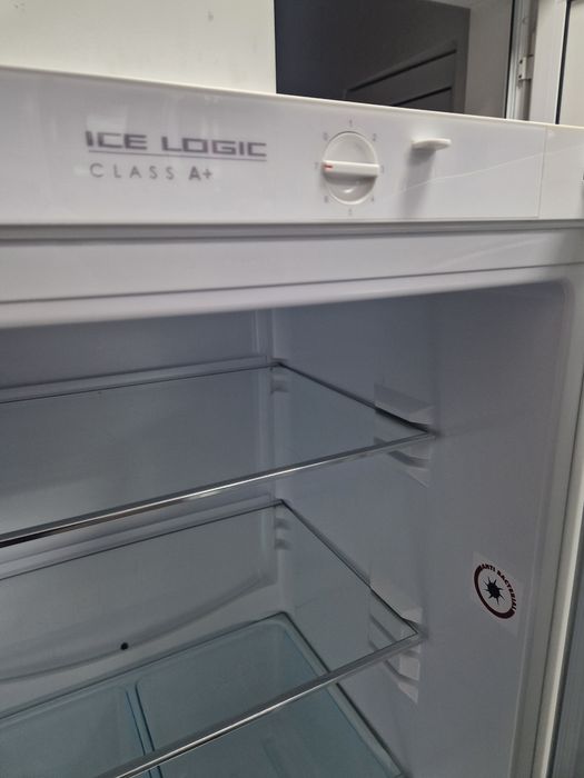 Хладилник с фризер Point A++ 155 см