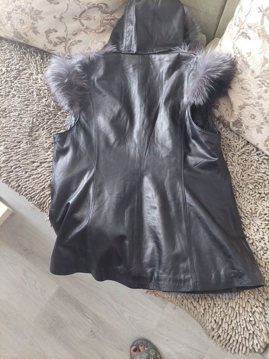 Продам безрукавку женскую