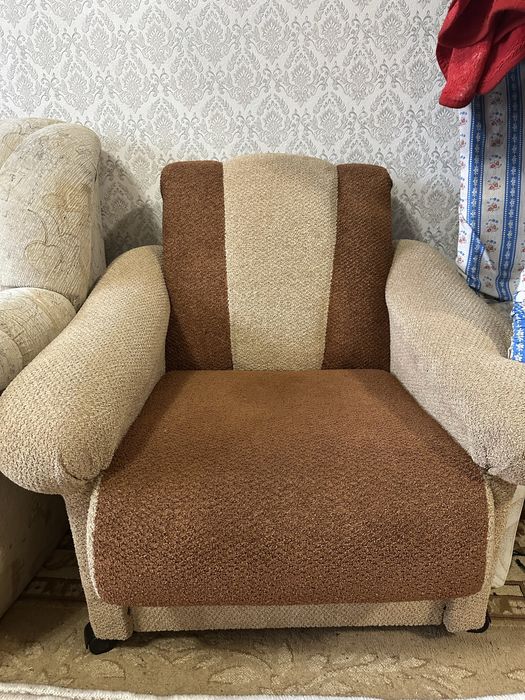 Продам диван с креслами