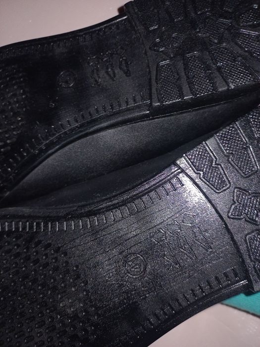 Продаю женские туфли