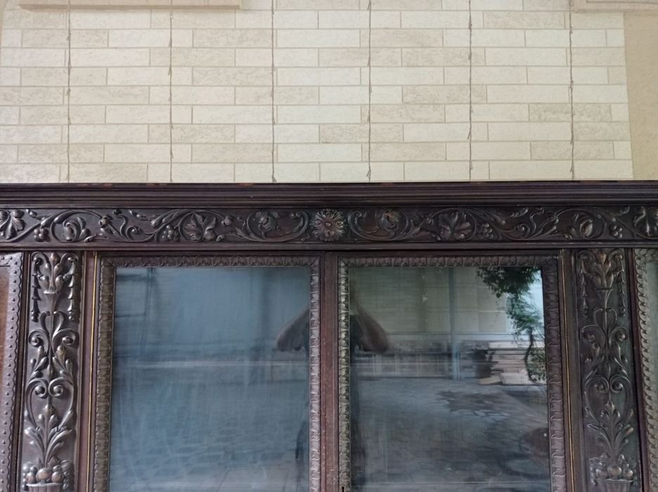 Антикварный сервант.Германия