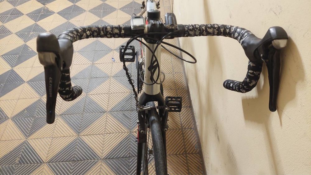 Продавам велосипед Specialized Sirrus Elite 2016