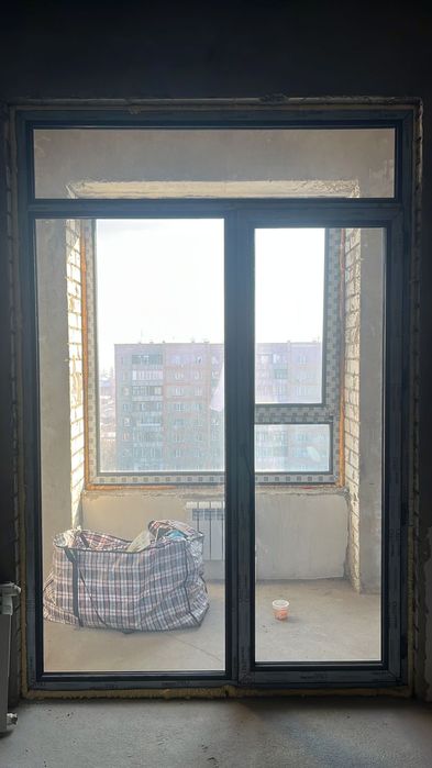 Пластиковые двери с окном