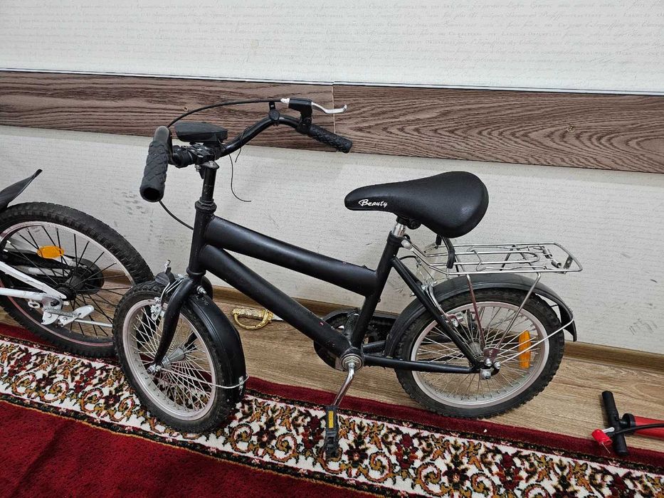 Велосипеды детские сразу оба. Велосипедлар иккаласи бирданига