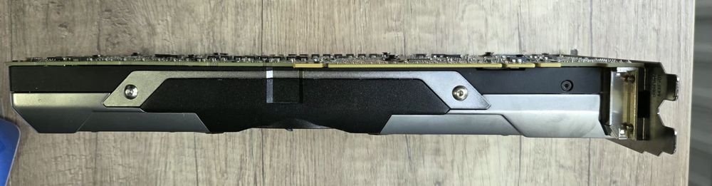 Vand placa video rara pentru colecționari GTX 690