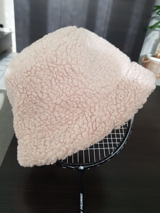 Нови шапки меки и топли