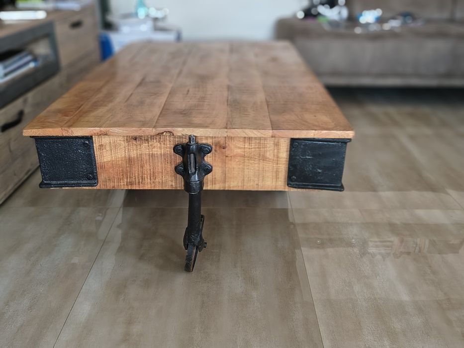 Masa de cafea pe roti