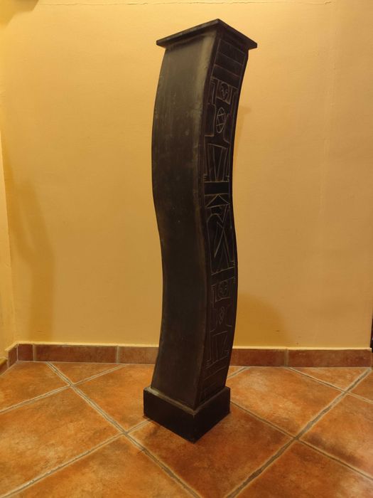 Оригинална, дървена стойка - поставка за дискове