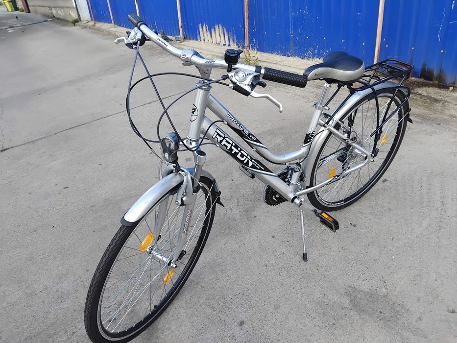 Vând bicicleta din aluminiu pentru damă