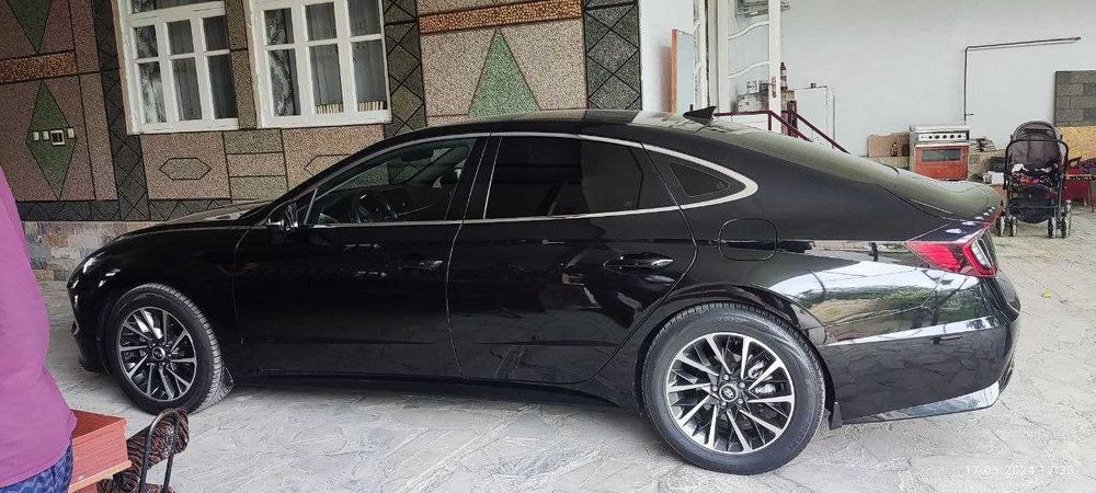 2021 -yil Hyundai Sanata avto mashinasi sotiladi.