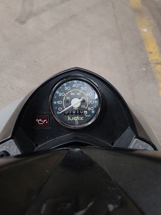 Scuter Peugeot fara permis, limitat 25hm/h