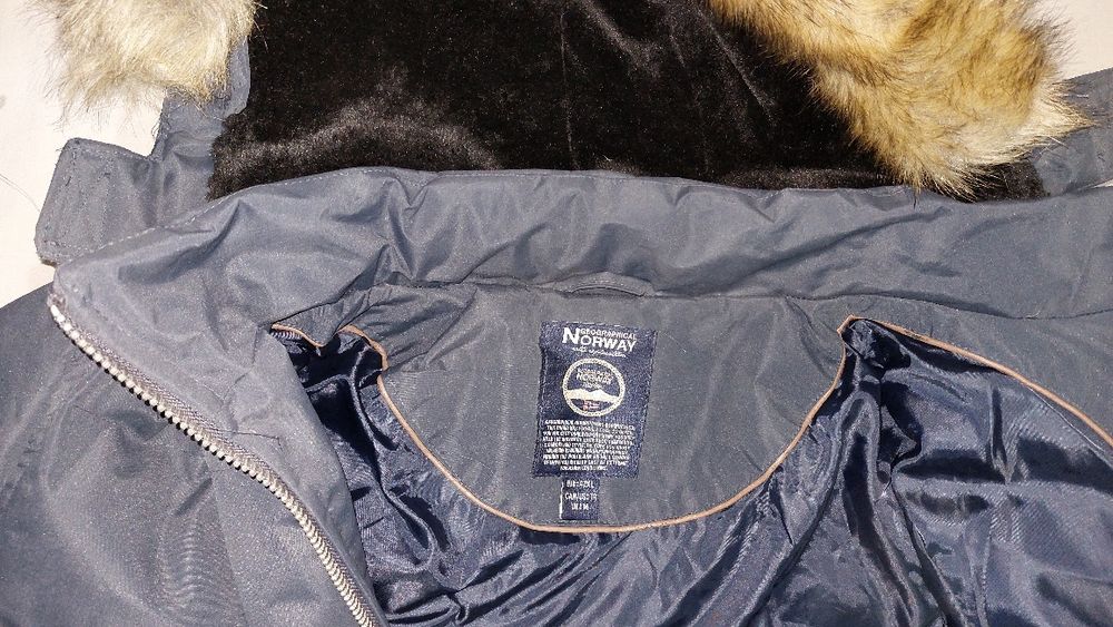 Geacă de damă marca Norway.