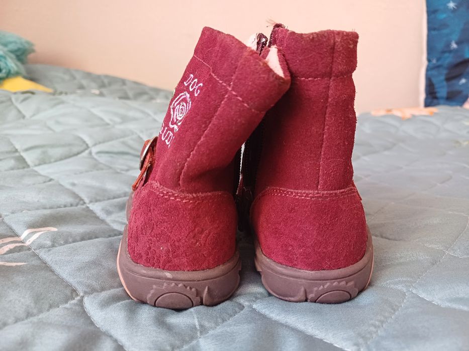 Продам детские ботинки