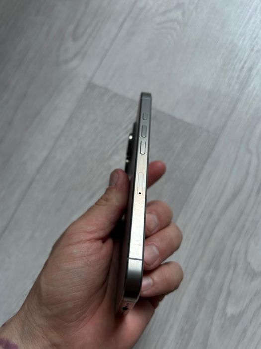 Продам Iphon 16 pro 256гб