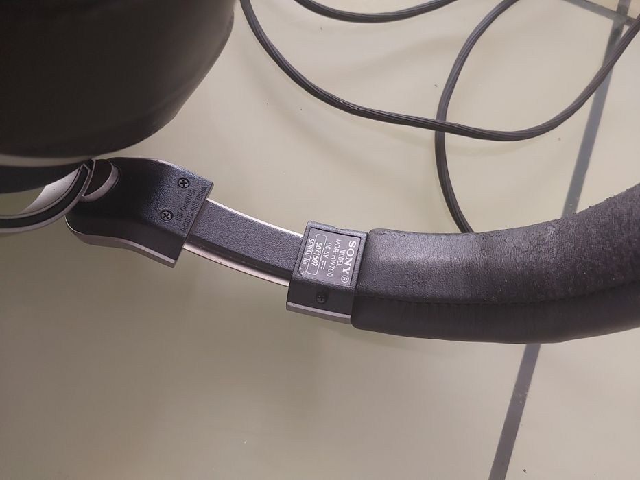 Casti Sony MDR-HW700