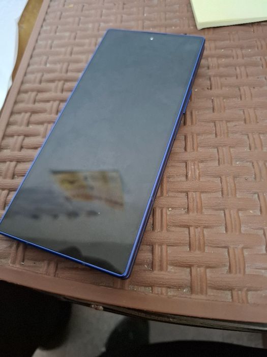 Продавам samsung z fold 7.. ЗА ЧАСТИ..