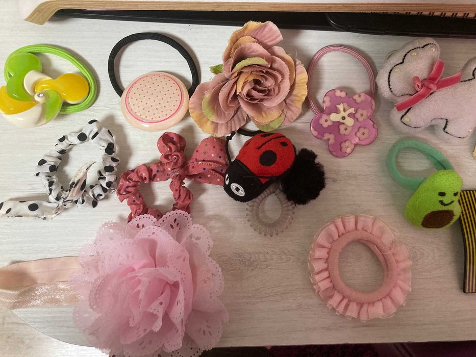 Диадеми, ластички, гривнички и др.