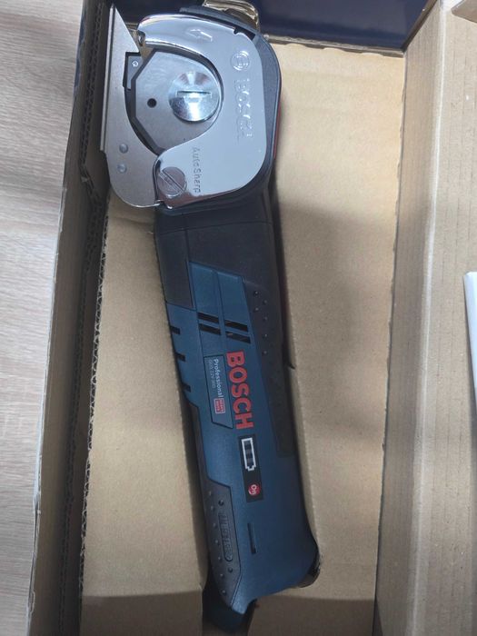 BOSCH GUS 12V-300 (SOLO) Ferastrau multifunctional Li-Ion
