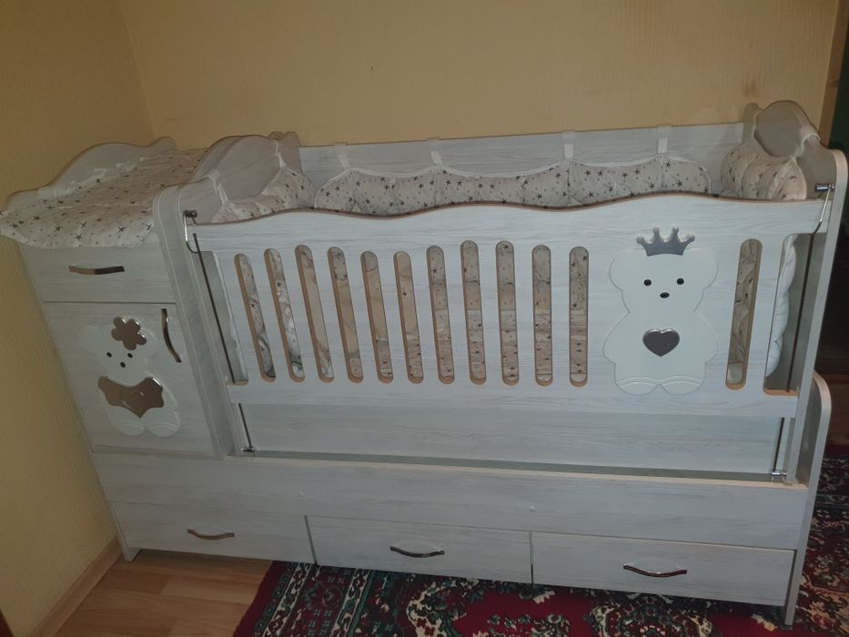 Детская кровать с качалкой