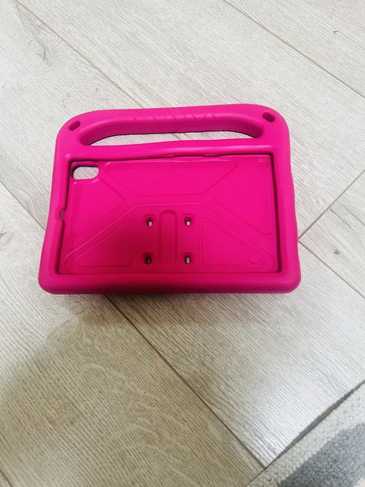 Чехлы на планшеты