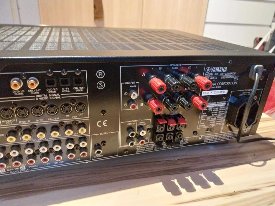 Продавам касетофон YAMAHA