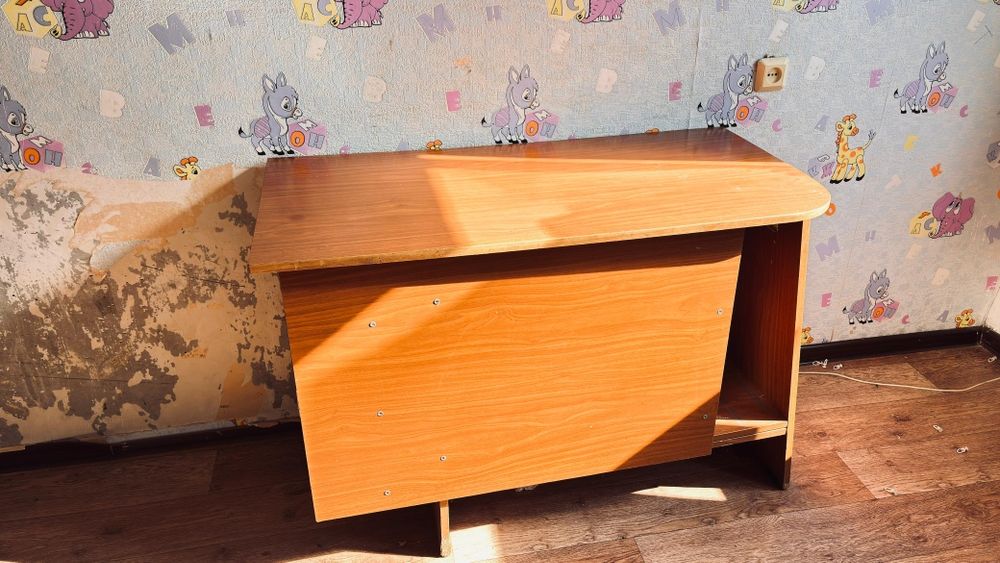 Отдам дарам диван, стол, сундук