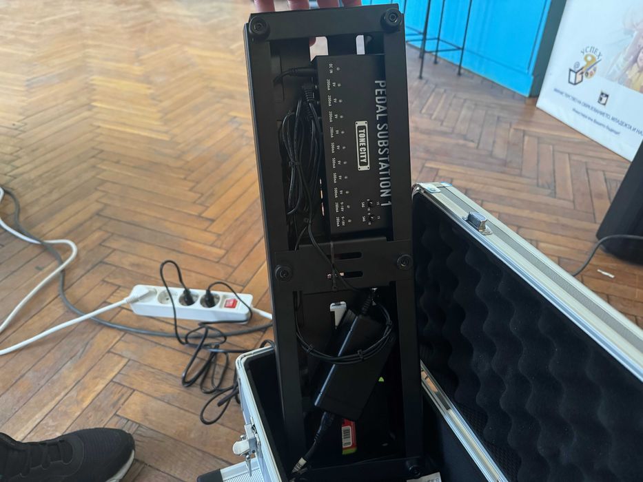 Ефекти за китара, педалборд с твърд кейс ! ТОП,ТОП състояние !