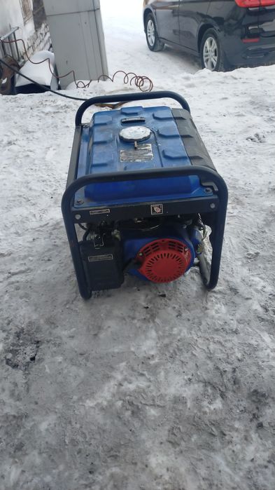Продам бензиновый генератор
