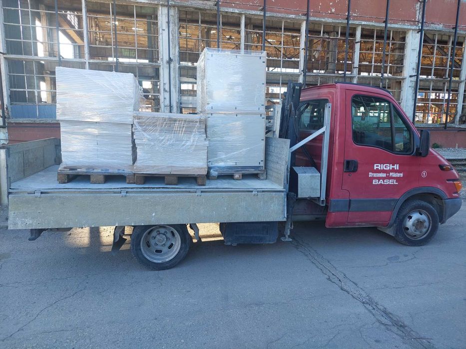 Камион с кран , Транспортни услуги - самосвал с кран